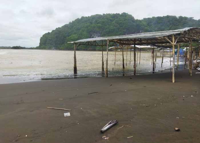 Banjir Rob Terjang Pantai Sodong Adipala 