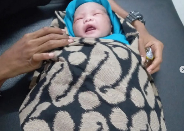 Bayi Lahir di Stasiun Setelah Pecah Ketuban di Gerbong KRL Jurusan Tigaraksa-Tanah Abang