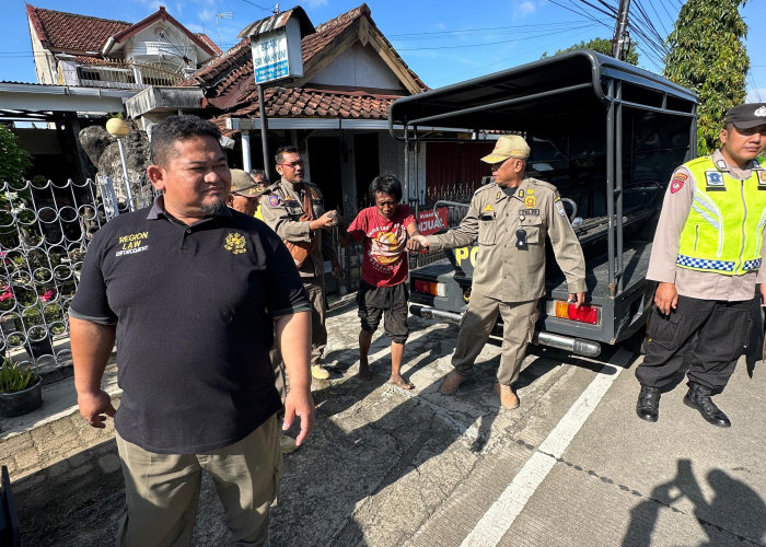 Bikin Warga Resah, ODGJ di Jalan Soekarno Hatta Cilacap Diamankan Satpol PP