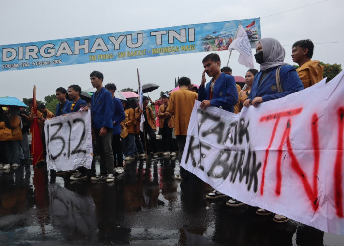 Seratusan Mahasiswa Aksi Kritik Satu Tahun Pemerintahan Prabowo-Gibran