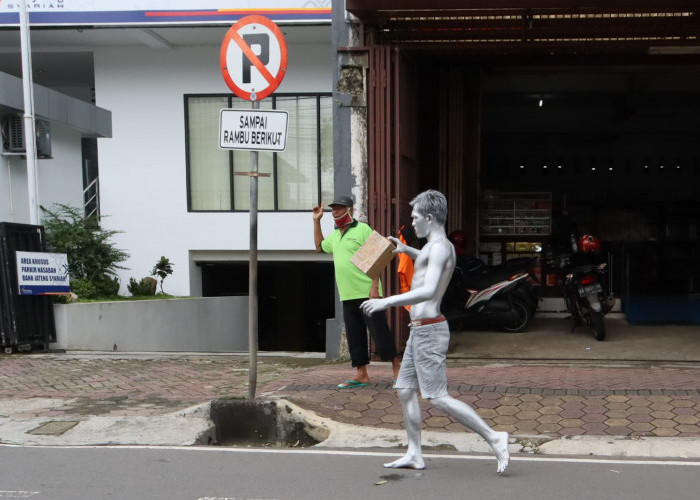 Manusia Silver Meresahkan di Purwokerto,  Warga: 'Kalau Sering Dikasih Malah Jadi 'Tuman'