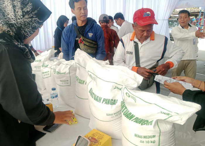 275 Ribu Warga Cilacap Dapat Bantuan Beras, Total 8.256 Ton Disalurkan