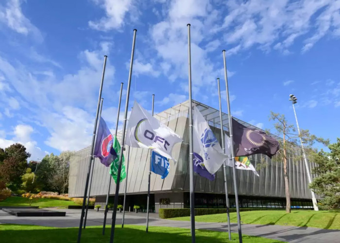 Bendera Setengah Tiang FIFA Atas Tragedi Kanjuruhan
