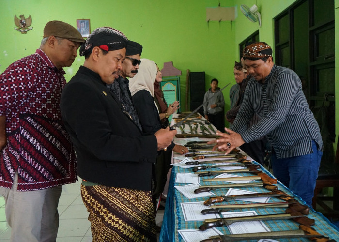 100 Pusaka Dipamerkan di Banjarnegara, Ada Keris hingga Pedang dari Berbagai Era