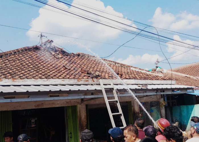 Diduga Korsleting Listrik, Rumah Lansia di Majenang Cilacap Terbakar