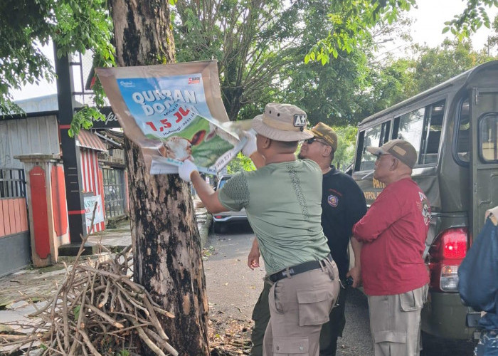 Puluhan Reklame Tak Berizin Ditertibkan Satpol PP Cilacap