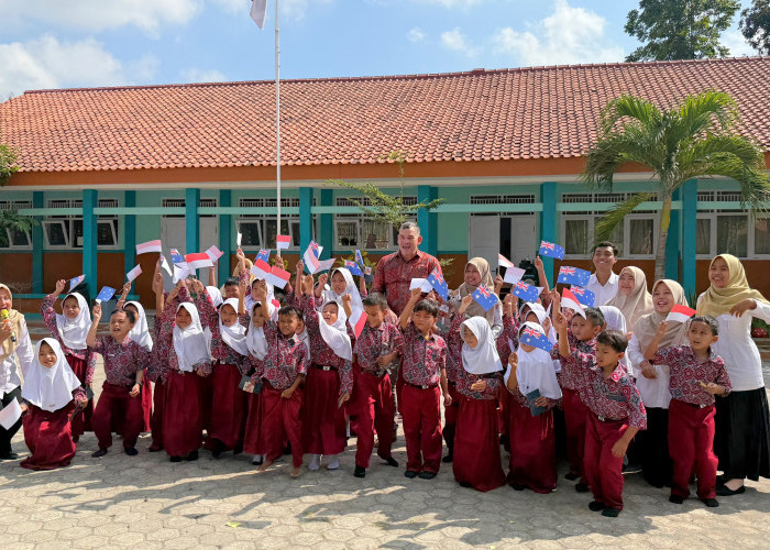 Konjen Australia Ajak Siswa SDN Sarwadadi 03 Kawunganten Cilacap Belajar Sambil Bermain