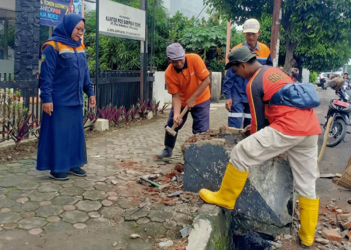 Bak Sampah Permanen di Jalan Protokol Kecamatan Sumpiuh Dibongkar