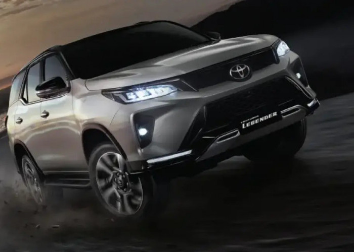 Duel Irit BBM, Lebih Unggul Siapa? Mobil Fortuner Vs Mazda CX-30