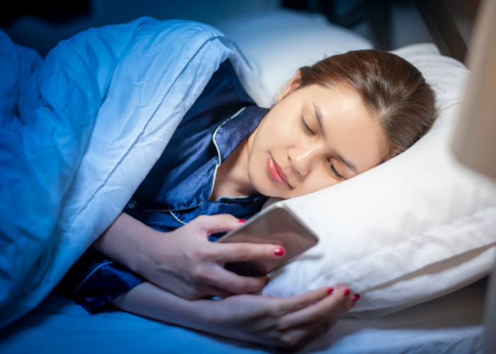Pentingnya Mengetahui Bahaya Bermain HP Bagi Kesehatan Sebelum Tidur