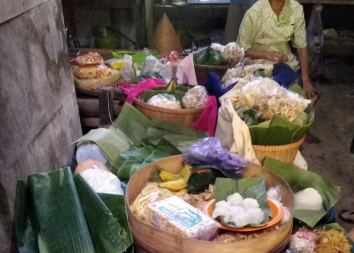 Meski Repot, Laku Bakti untuk Leluhur Tetap Dilaksanakan