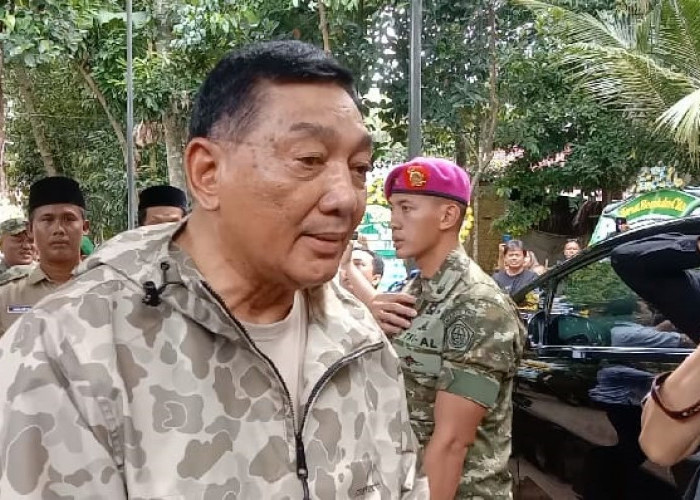 Menhan Janjikan Umroh Orangtua Kopda Amin