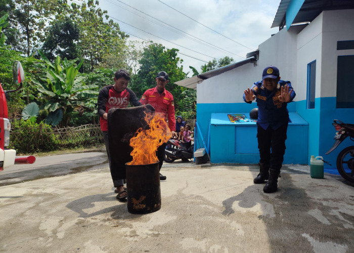 Antisipasi Risiko di Dapur, Damkar Banyumas Latih Karyawan Program MBG