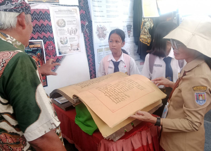 Manuskrip Kuno Perpaduan Huruf Arab dan Jawa Dipamerkan di Festival Literasi Cilacap