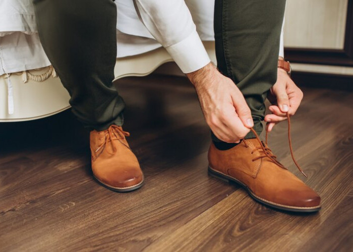 10 Trik Merawat Sepatu Kulit Agar Tidak Mudah Rusak, Bukan Hanya Sekadar Bersihkan! 