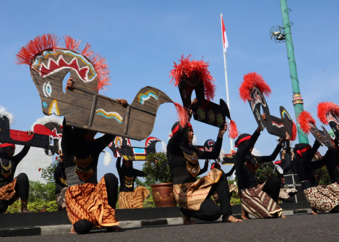 Upacara Hari Pendidikan Nasional Diwarnai Dengan Tari Ebeg