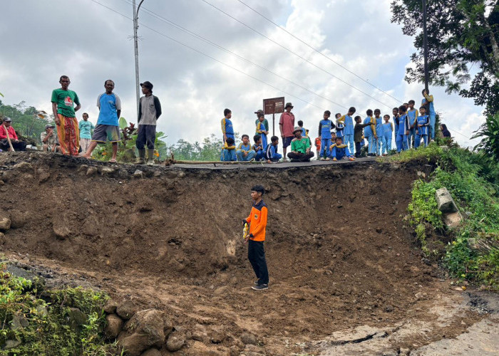 Tanah Longsor di Desa Panusupan, Penanganan Darurat Dilakukan Jumat Pagi, Perbaikan Baru Tahun Depan