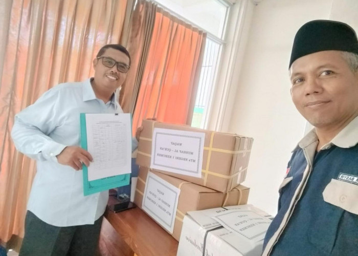 MTsN 1 Kebumen Serahkan 98 Mushaf Al-Qur’an