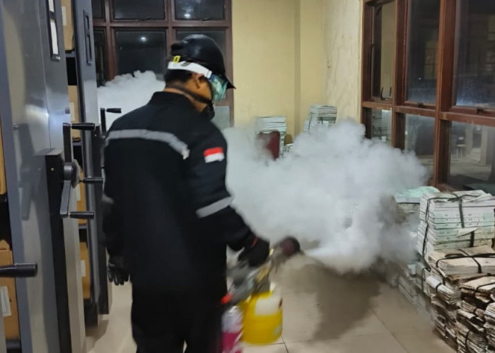 Cegah Kerusakan Dokumen, Dinpendukcapil Purbalingga Fumigasi Arsip Kependudukan