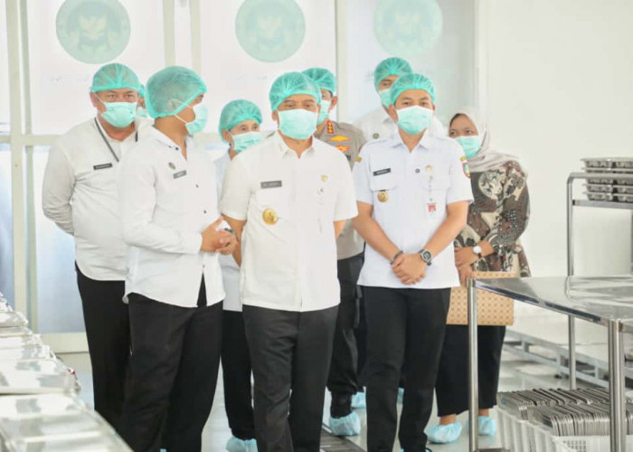 Cek SPPG Jebres, Ahmad Luthfi Minta Percepat Penerbitan SLHS di Jateng