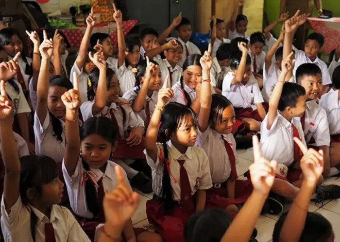 Sekolah Gak Lagi Biasa! Coding, AI, & Pramuka Masuk Kurikulum 2025!