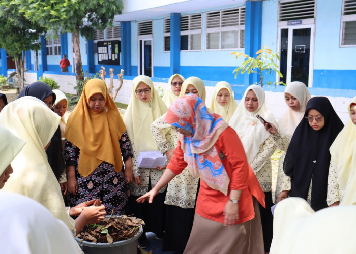 UMP Dorong Green Entrepreneur, Latih Perempuan Muda Muhammadiyah Produksi Pupuk Organik