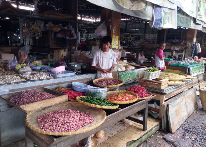 Harga Cabai dan Bawang Merah Mulai Turun, Ayam Potong Masih Tinggi