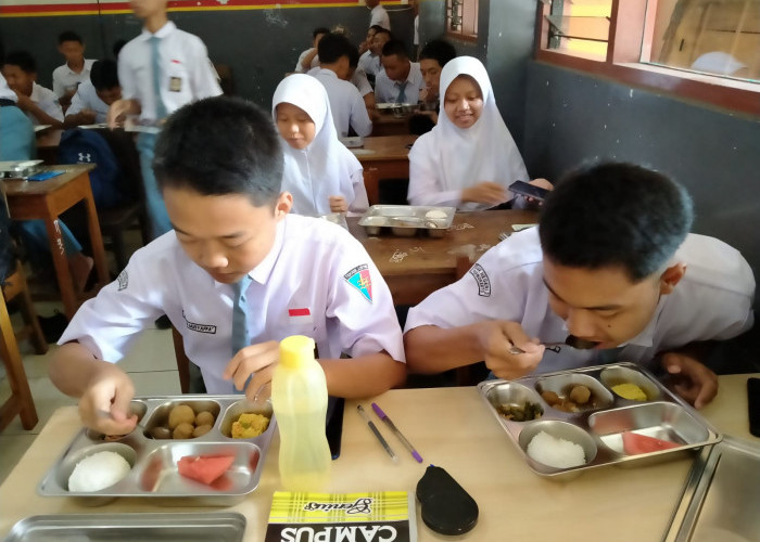 MBG Perdana Siswa SMK di Purwokerto Tanpa Susu