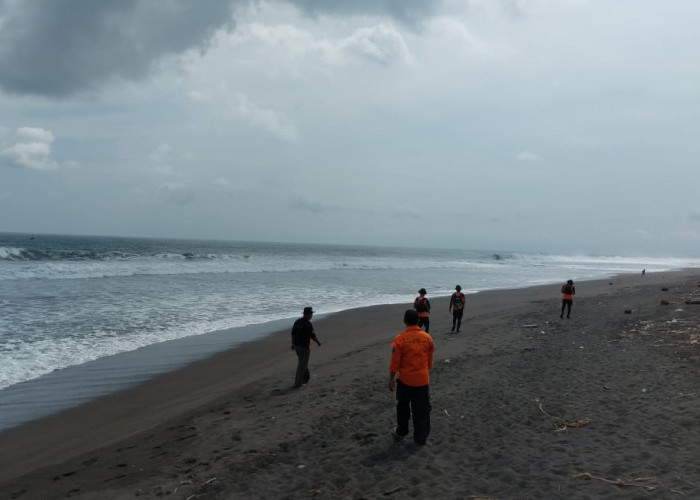 Pencarian Korban Terseret Ombak Terkendala Cuaca 