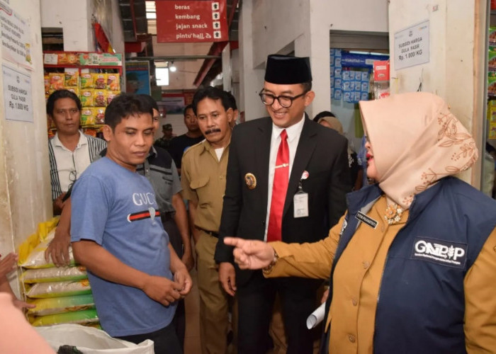 Harga Gula Pasir di Pasar Manis Purwokerto Naik, Pj Bupati : Per Hari Ini Ada Subsidi Hingga Desember