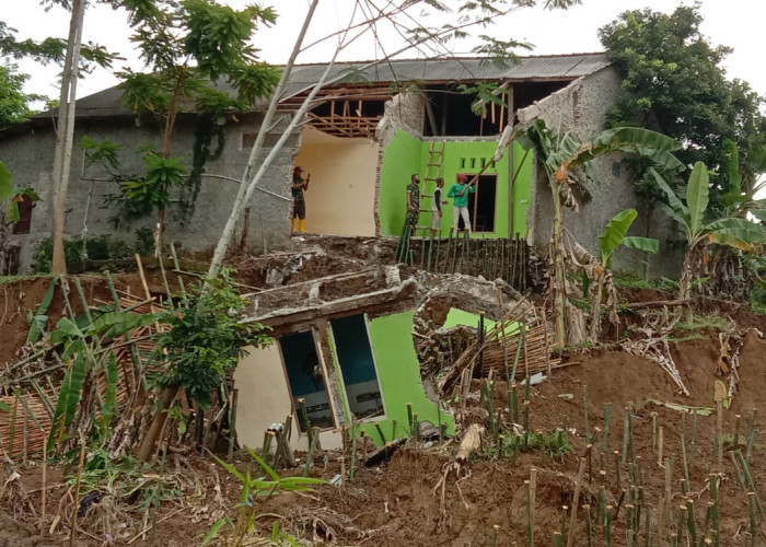 1 Rumah Hanyut dan 8 Rumah Rusak Berat Dampak Erosi Sungai Dare di Rawalo, Penanganan Sedang Dikoordinasikan