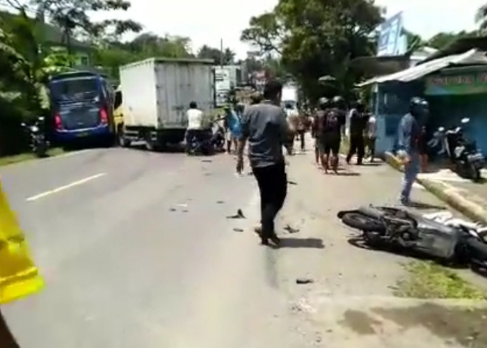 Kecelakaan Beruntun Libatkan Empat Kendaraan di Jalan Raya Cilongok - Karanglewas