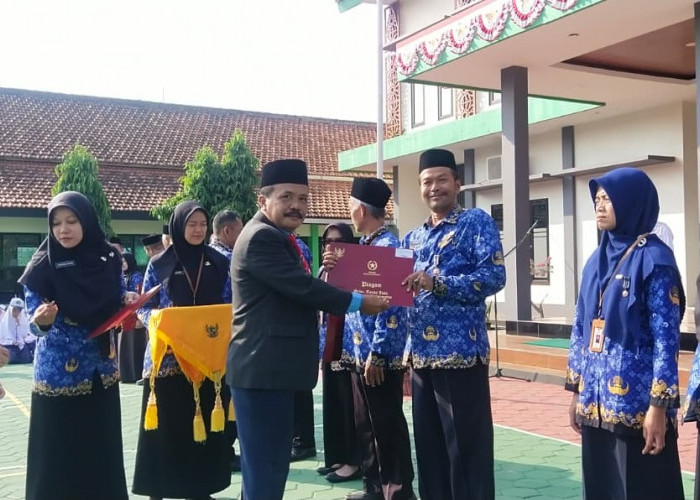 11 Guru Kebumen Terima Penghargaan dari Presiden RI