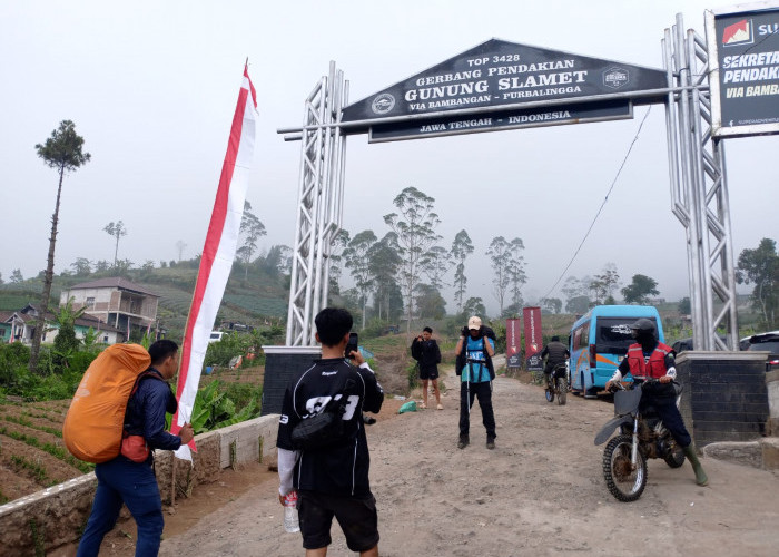 HUT ke-81 RI : 2.500 Pendaki Serbu Gunung Slamet via Bambangan, Parkiran Sampai Meluber