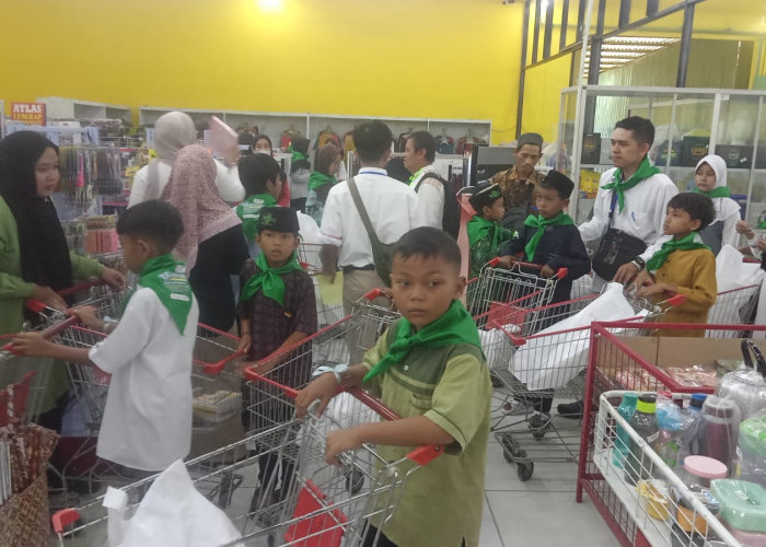 EMC Group Ajak 200 Anak Yatim di Purbalingga Belanja Gratis, Peserta Naik 4 Kali Lipat