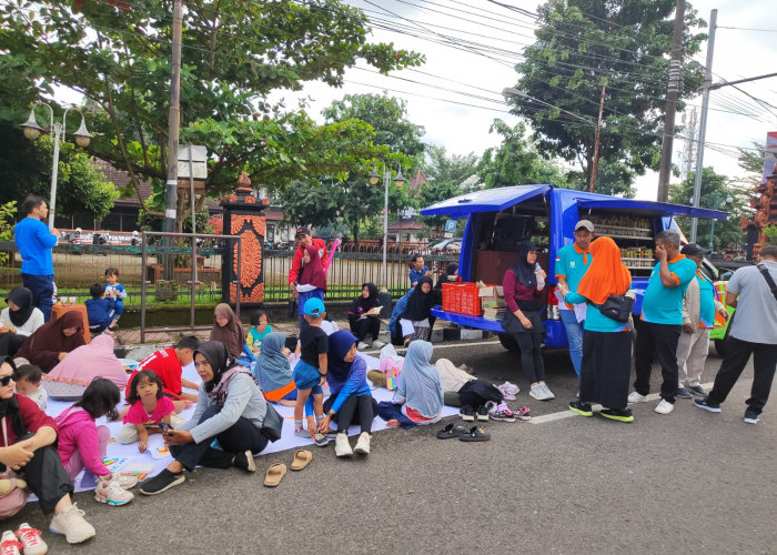 Anak-Anak Serbu Stand Perpusda di CFD Purbalingga