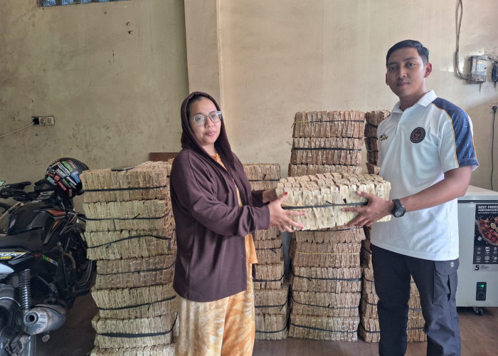 Rutan Banjarnegara Pasarkan Empat Ribu Besek Ikan, Hasil Karya Warga Binaan