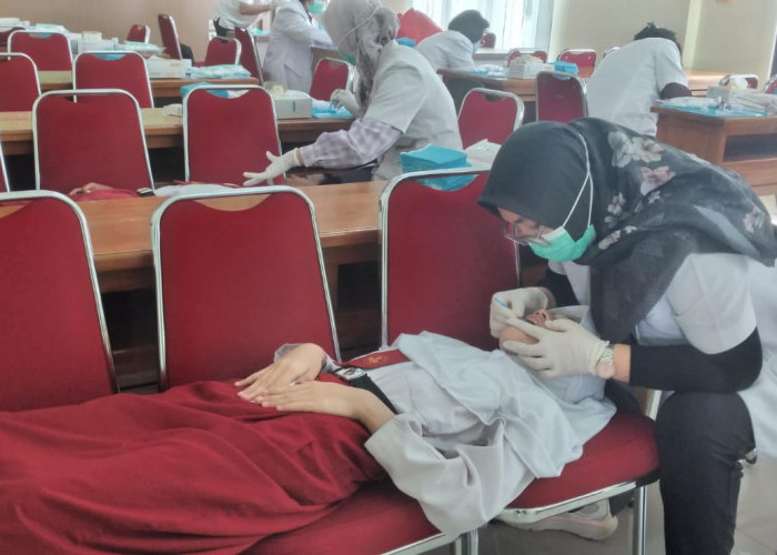 Cegah Gigi Berlubang, 2.170 Siswa di Banyumas Dapat Vitamin Gigi