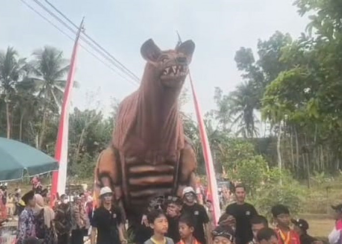 Limbah Disulap Jadi Ogoh-ogoh  - Warga Pohkumbang Gelar Pawai Kemerdekaan