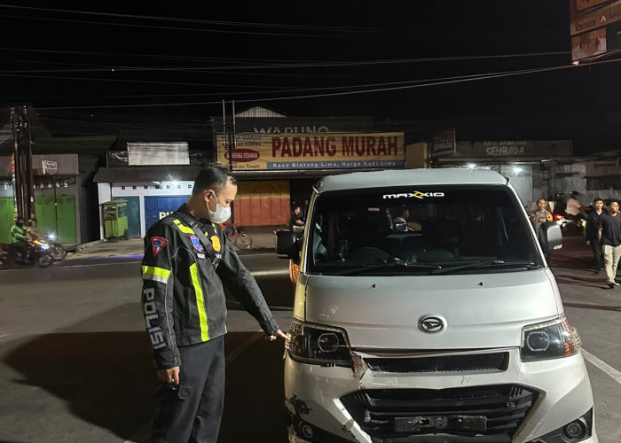 Grandmax Tabrak Dua Motor di Bangjo Dukuhwaluh, Disenggol Beat Saat Belok, Empat Orang Luka Ringan