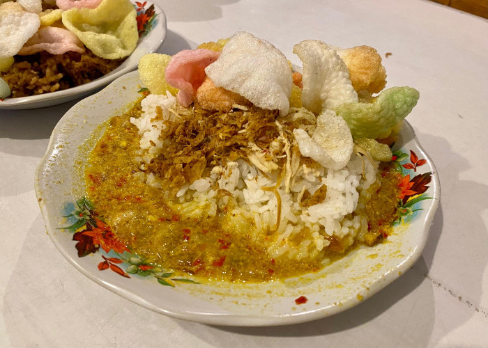 Kedai Serumpun, Tempat Makan 24 Jam dengan Suasana Nostalgia