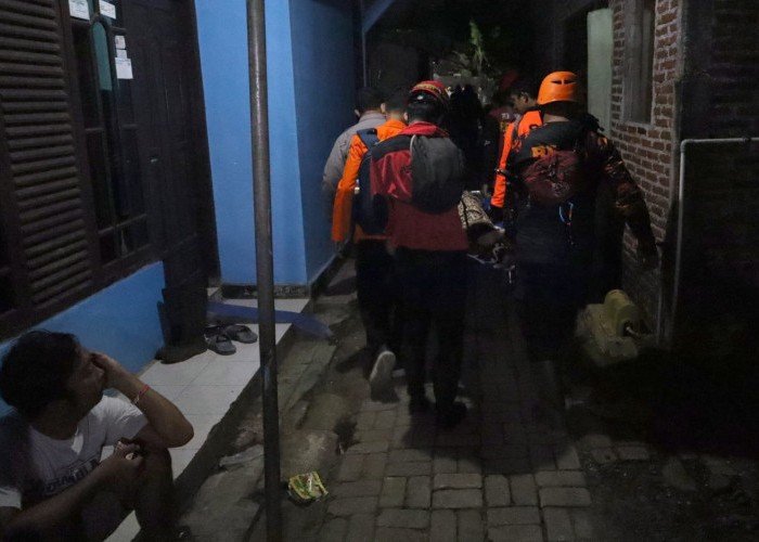 Sungai Pelus Purwokerto Meluap, 1 Rumah Terbawa Longsor dan Lansia Hilang  Masih Dalam Pencarian