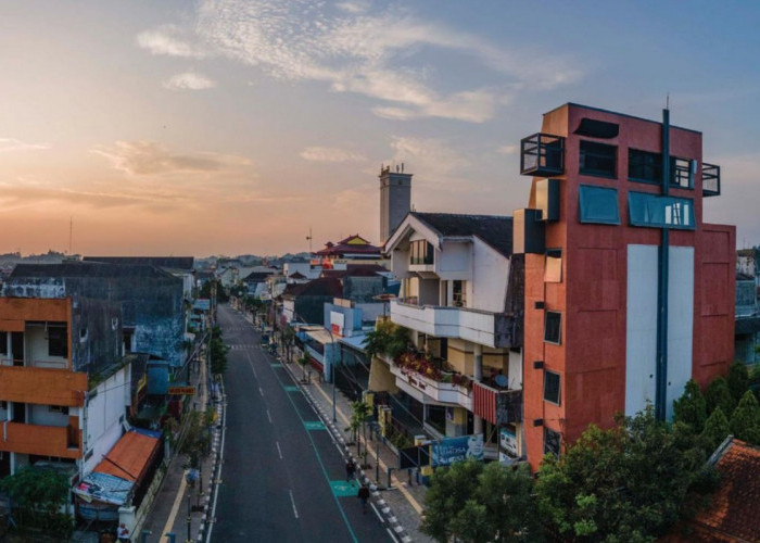 Menjelajahi Pitu Rooms Salatiga, Hotel Tertipis yang Ada di Indonesia!