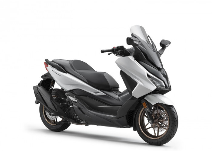 Honda Forza Tampil Semakin Berkelas dengan Panel Meter TFT Baru dan Warna Eksklusif