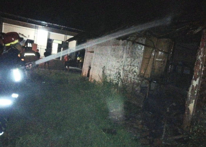 Diduga Korsleting listrik, Rumah Warga Padangjaya Terbakar