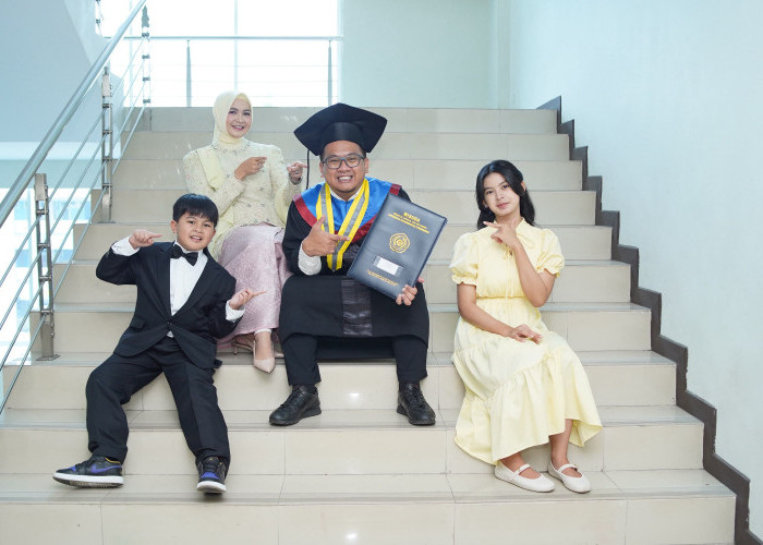 Rizki Farisi, Pimpinan BRI Cabang Soreang, Bandung Resmi Raih Gelar Magister di UMP