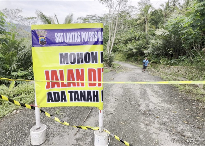 Akses Wanayasa–Pagentan Putus, Lima Rumah Terancam Longsor Susulan