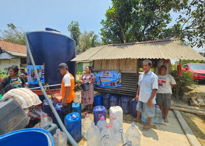 IDI-IIDI Cilacap Salurkan Air Bersih untuk Warga Bojong