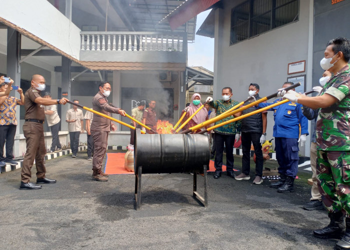 Kejari Musnahkan Barang Bukti 27 Kasus Termasuk 3.414 Butir Obat Terlarang, Peredaran di Purbalingga Disorot