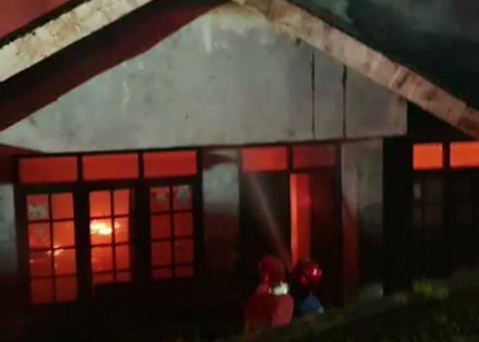 Diduga Korsleting Listrik, Dua Rumah di Jambudesa Purbalingga Ludes Terbakar